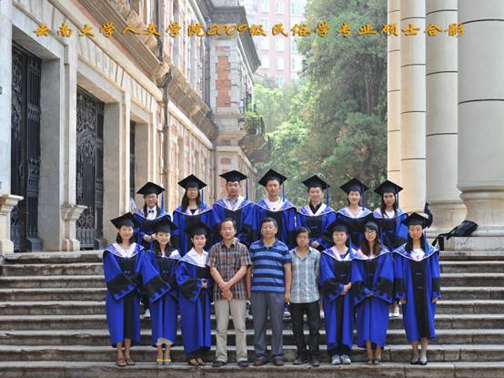 说明: 说明: 说明: (2012届)人云顶4008登录2009级民俗学专业硕士合影
