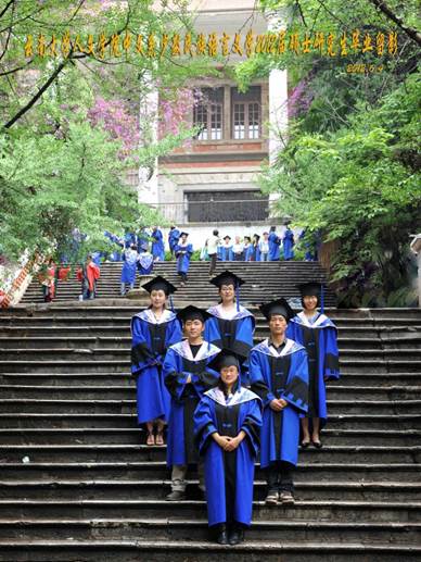 说明: 说明: 说明: (2012届)云顶集团优惠活动大厅人云顶4008登录中文系少数民族语言文学2012届硕士研究生毕业留影